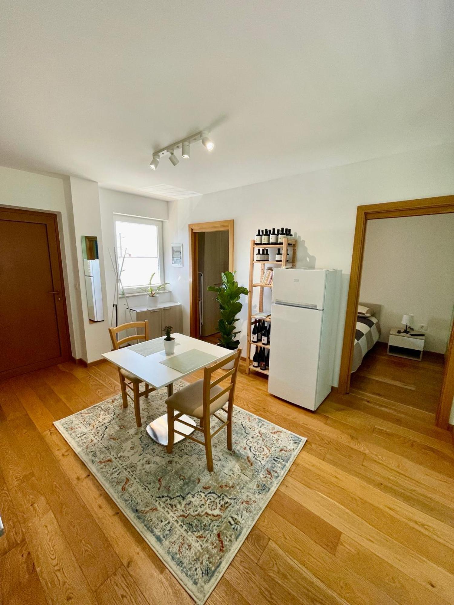 Santomas Apartments Šmarje Kültér fotó