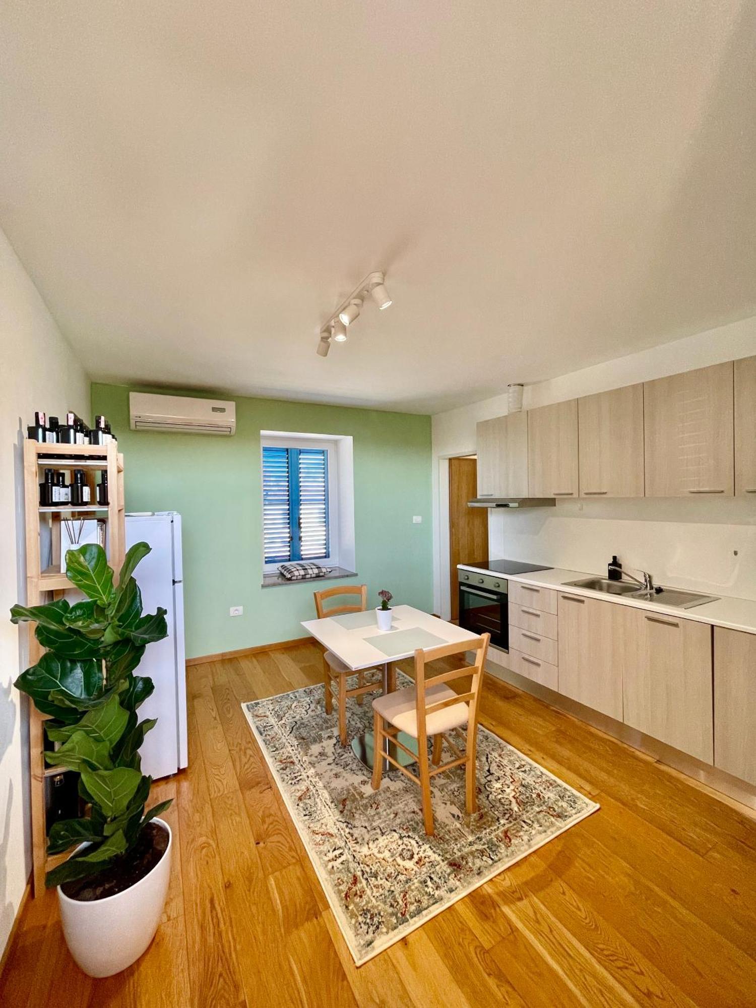Santomas Apartments Šmarje Kültér fotó